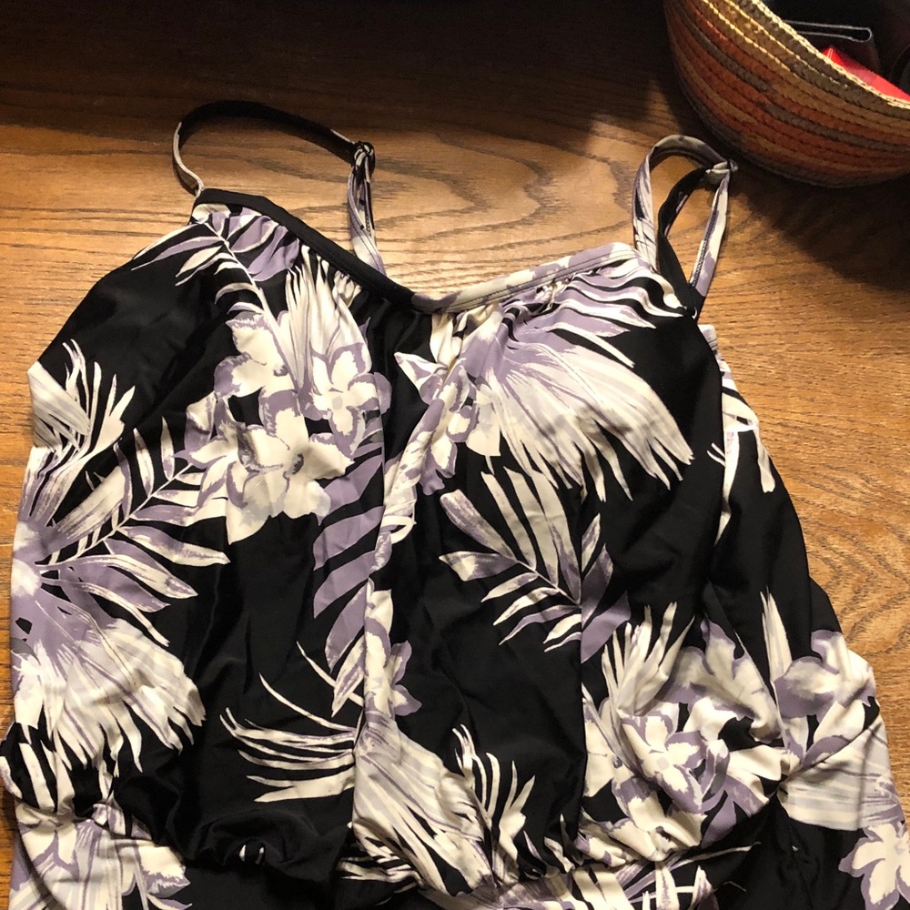 Women's Black Floral Print swimsuit Top - Lavender & White